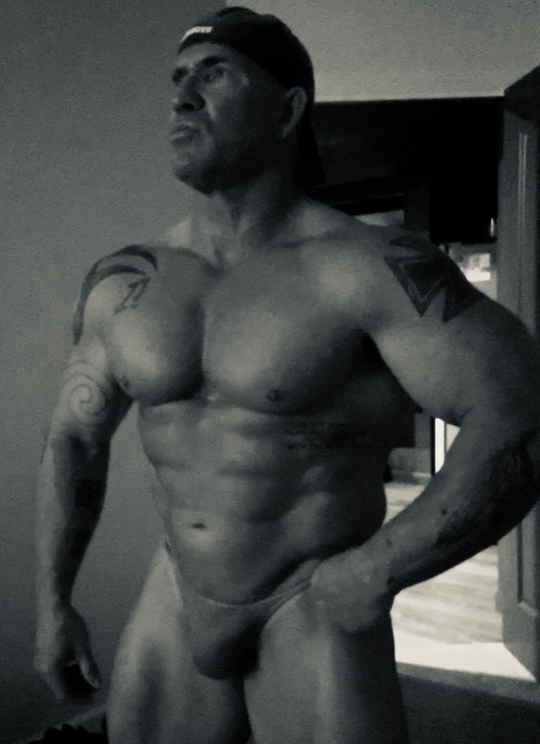 Kevin Blake flexing